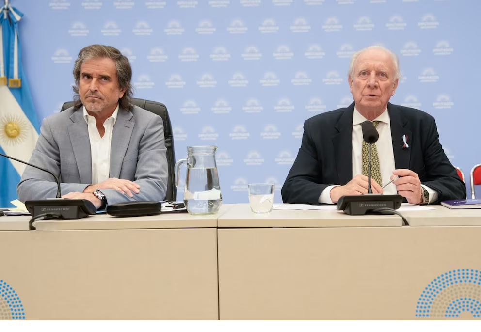 Benegas Lynch, a la izquierda en la foto, fue determinante para que el oficialismo lograra dictamen para su proyecto de Presupuesto