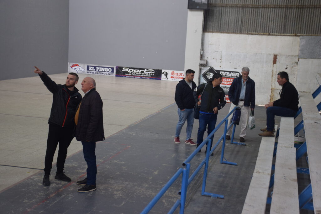 Dirigentes recorrieron las instalaciones que recibirán el certamen nacional.