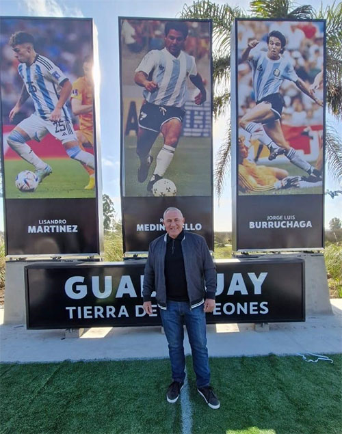 El Mencho Medina Bello fue el único de los tres homenajeados en el lugar.