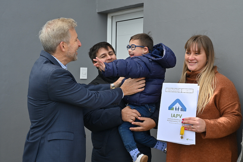 Entrega de viviendas en General Racedo.