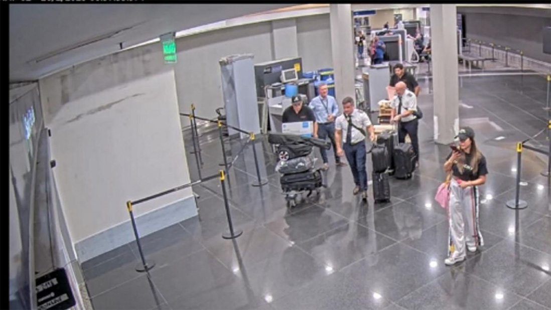 Laura Arrieta pasa sin control en Aeroparque el 26 de febrero pasado.