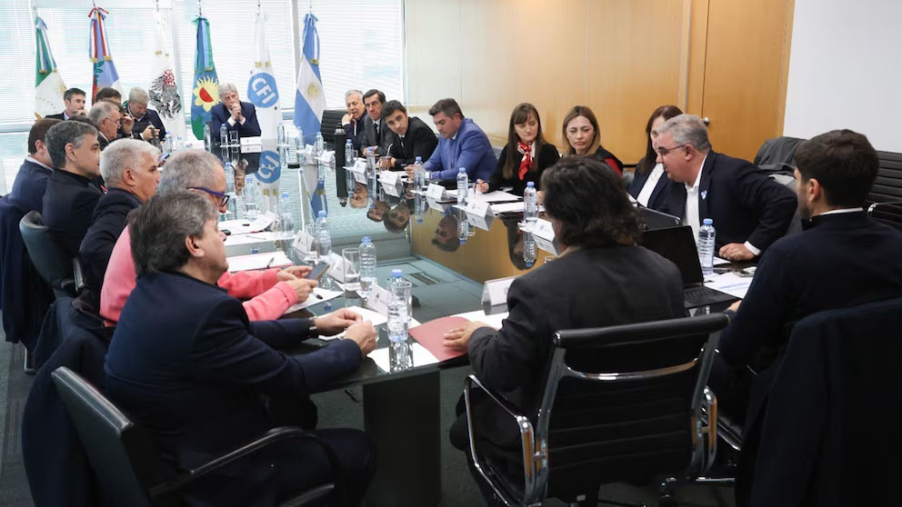 En unas semanas se trataría el proyecto para modificar el impuesto a los combustibles y el reparto de los ATN