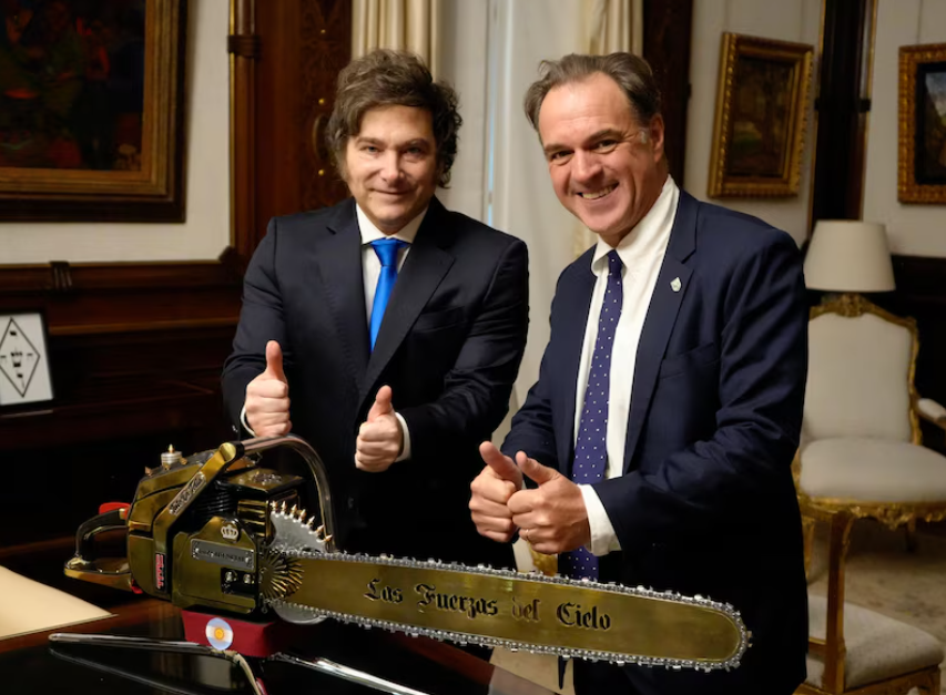 El presidente junto al historiador Niall Ferguson.
