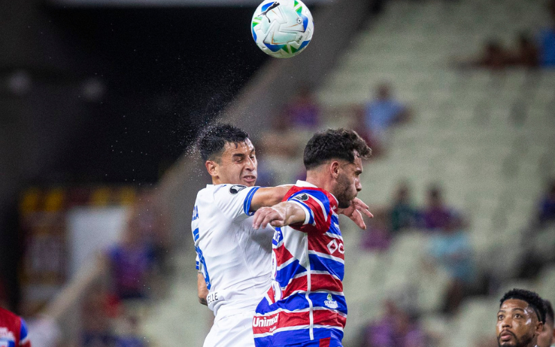 Vélez empató en Brasil