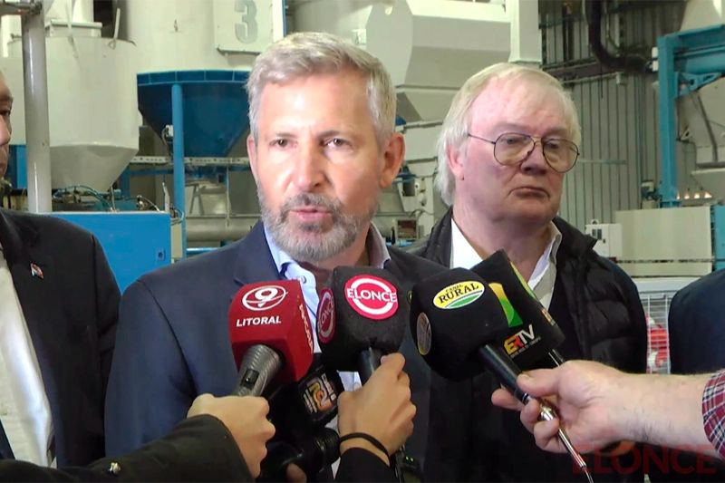 Frigerio con los medios