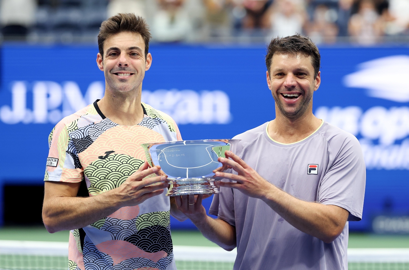 Marcel Granollers y Horacio Zeballos levantan la copa del US Open.
