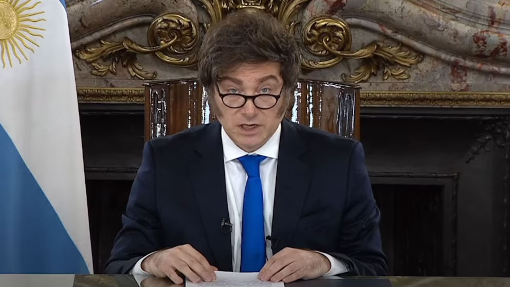 El primer mandatario hablará este lunes por cadena nacional.