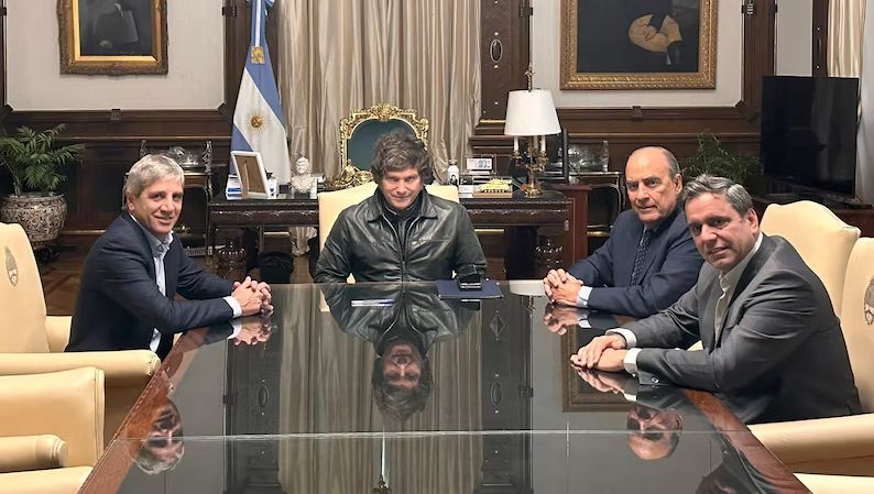 Milei con Caputo Francos y Catalán