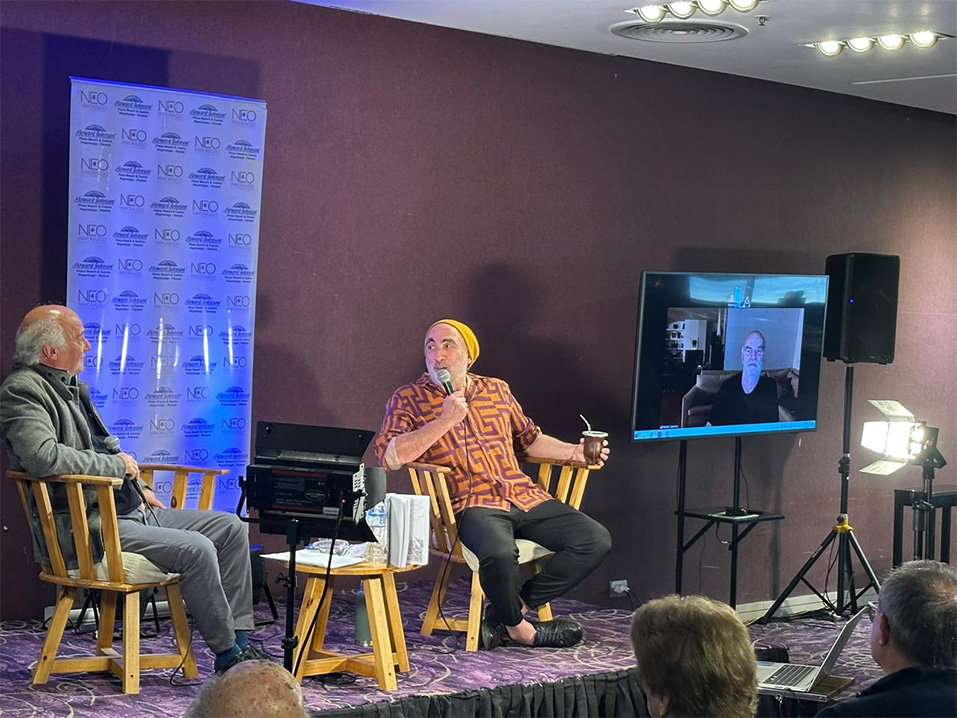 En una sala colmada, Martín Caparrós (desde Madrid) y Miguel Rep presentaron “La verdadera vida de José Hernández (contada por Martín Fierro)” en el ciclo de Charlas de ANÁLISIS.