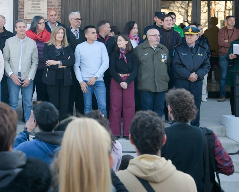 La intendenta de Paraná, Rosario Romero, destacó al inaugurar el Centro Cultural “Juan L. Ortiz” la importancia del diálogo para la democracia y garantizar la política de Estado para fortalecer a la sociedad.