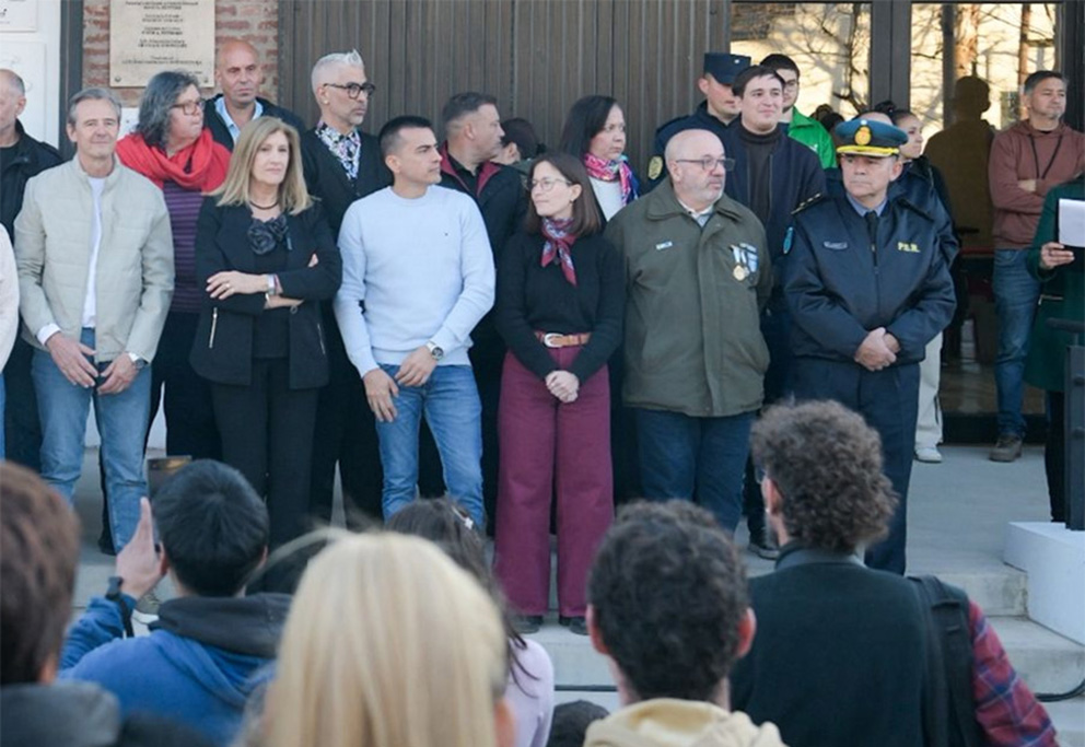 La intendenta de Paraná, Rosario Romero, destacó al inaugurar el Centro Cultural “Juan L. Ortiz” la importancia del diálogo para la democracia y garantizar la política de Estado para fortalecer a la sociedad.