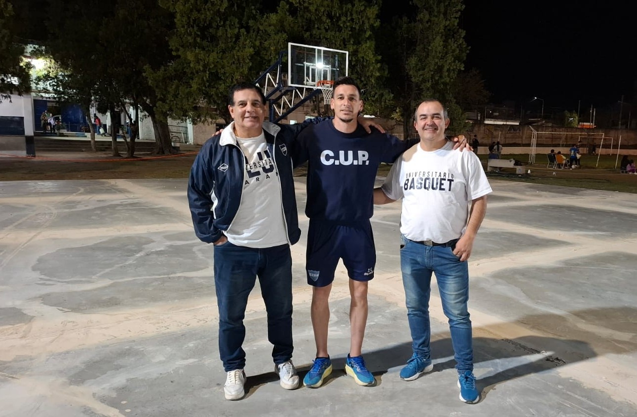 Darío Rodríguez, el presidente Leonardo Acosta y José Savio