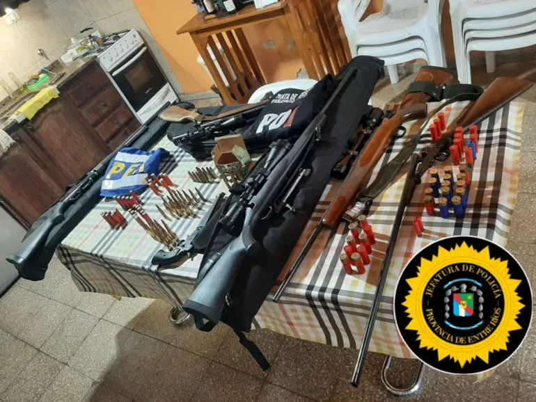 Se secuestró una gran cantidad de armas de fuego.