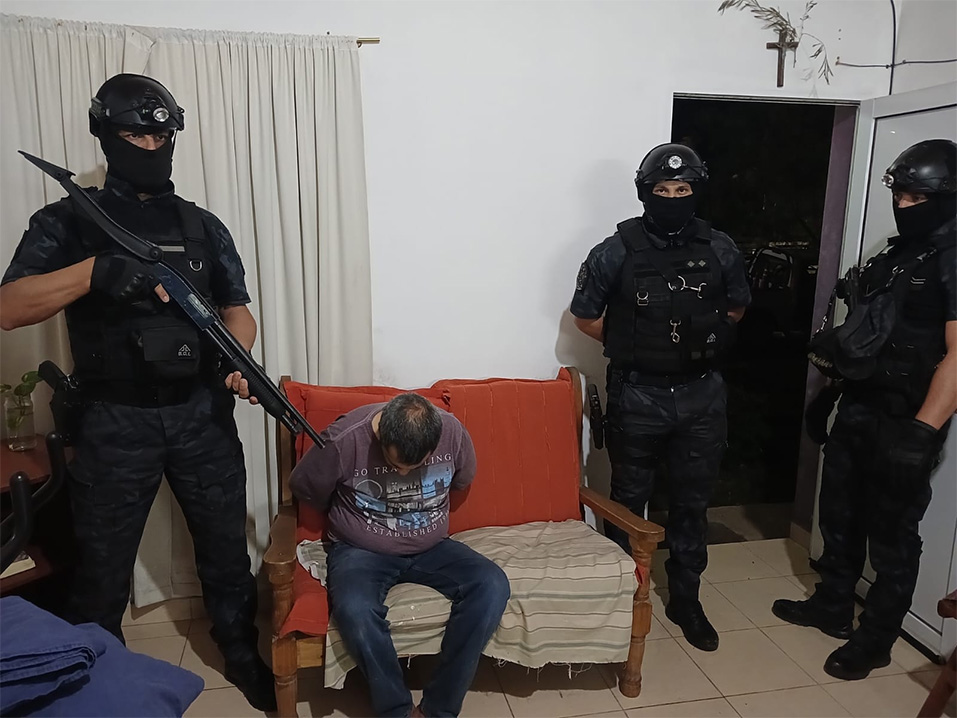 El grupo de Élite de la Jefatura Concordia intervino en la ciudad de Colón a raíz que una persona se había atricherado con un arma de fuego.