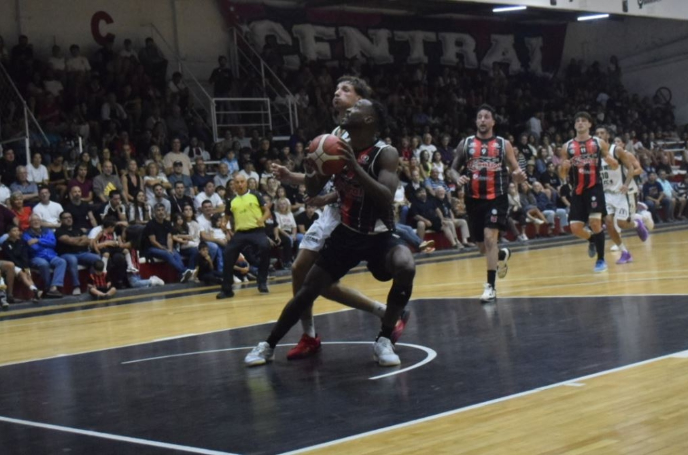 Central Entrerriano vs. Villa Mitre | Liga Argentina de Básquet 2025/26.