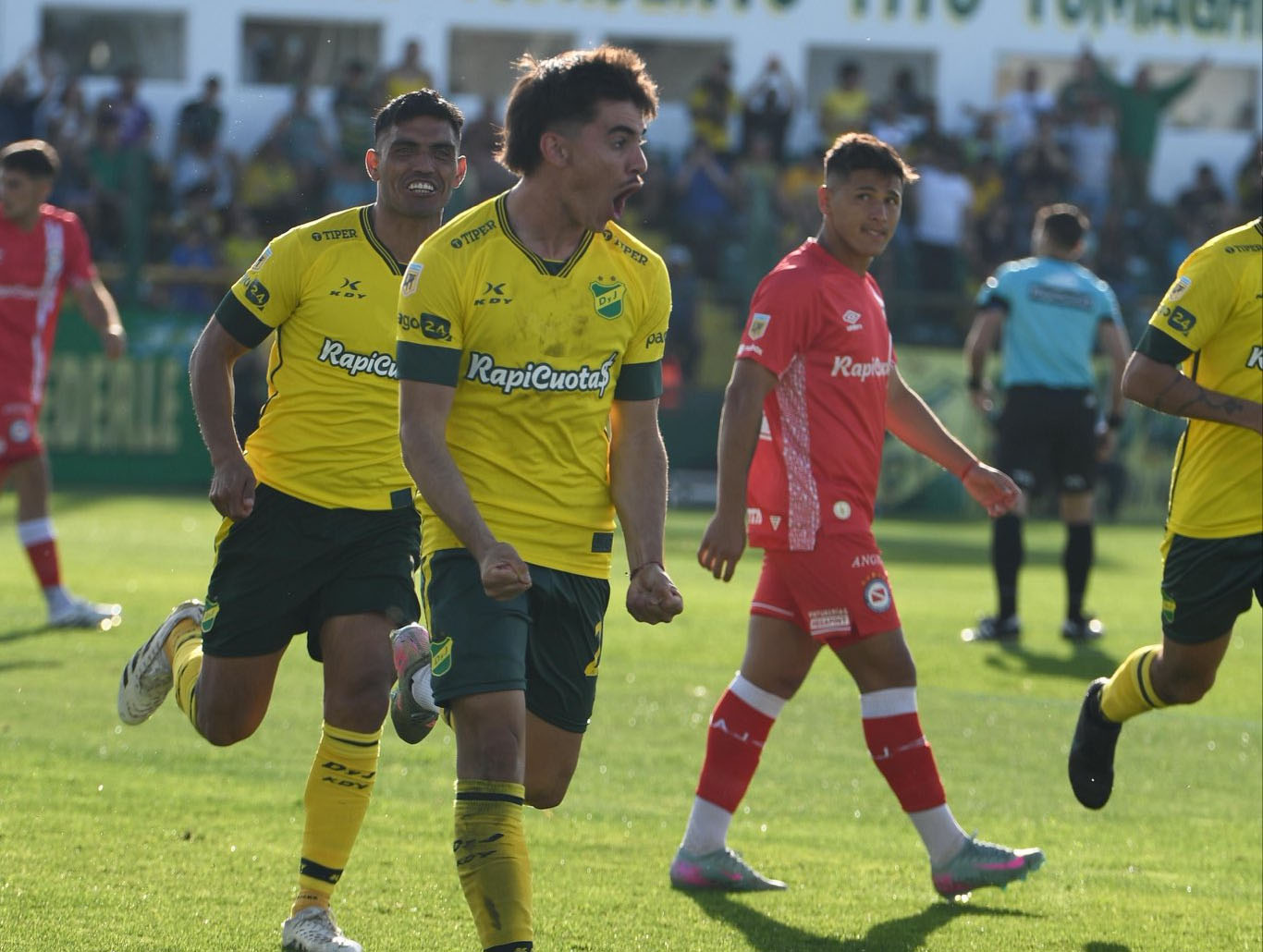 Defensa y Justicia derrotó a Argentinos Juniors y escaló a lo más alto de la Zona A