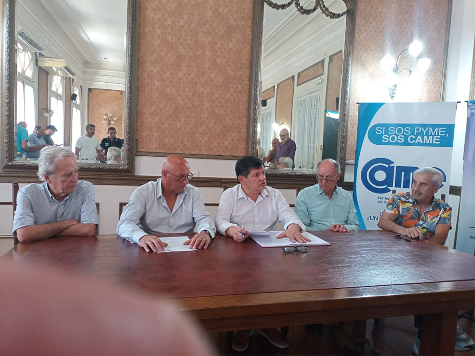 Emilio Martínez Garbino y Silvio Farach renunciaron públicamente a sus fueros en caso de consagrarse como legisladores nacionales.
