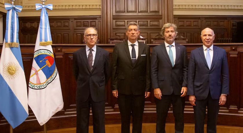 El ministro de Justicia, Juan Bautista Mahiques, junto a los jueces de la Corte Suprema