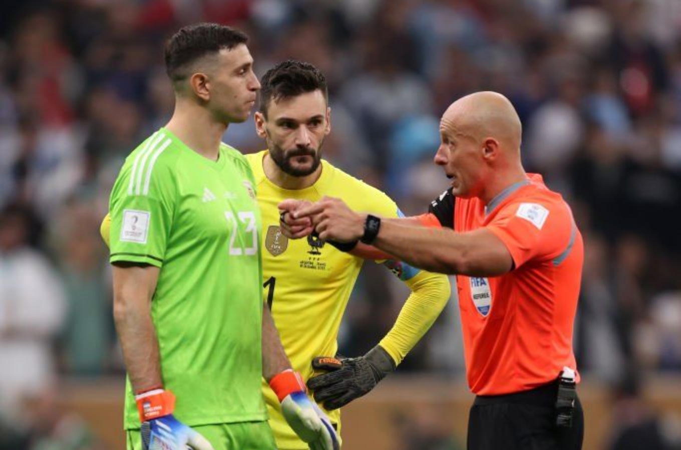 Emiliano Martínez, Hugo Lloris y Szymon Marciniak | Qatar 2022.