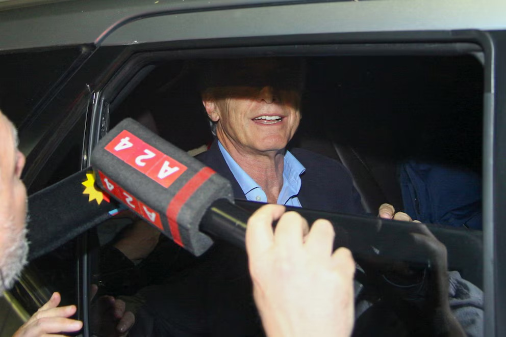 Mauricio Macri se retira de la quinta de Olivos.