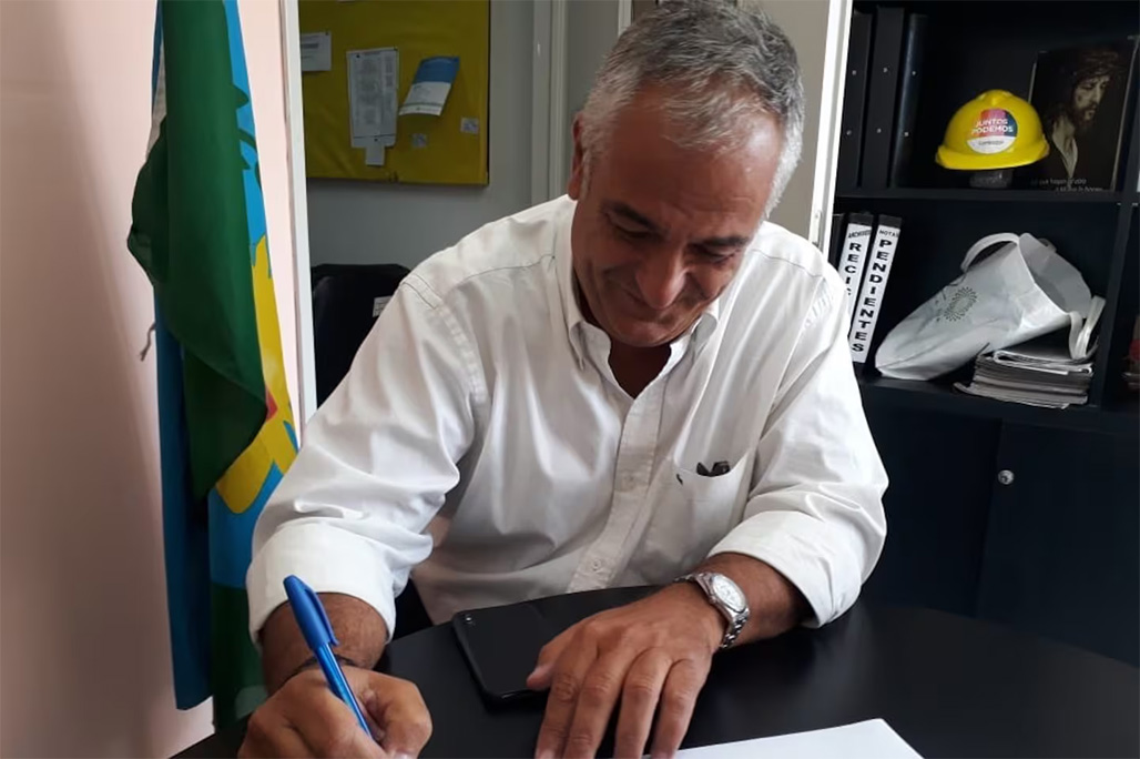 Miguel Ángel Calvete fue entre 2015 y 2019 concejal del PRO en La Matanza, donde presidió la Comisión de Salud Pública y sumó contactos con el sector farmacéutico. En la gestión Milei armó licitaciones y beneficios por unos 30 mil millones de pesos para cartelizadas droguerías y se habría quedado con su parte del león.