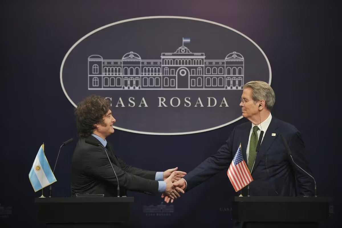 Milei y el secretario del Tesoro de EE.UU., Scott Bessent, el 14 de abril en Buenos Aires