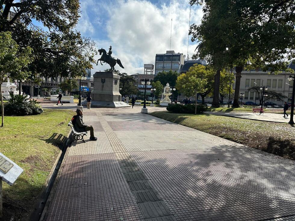 Plaza 1° de Mayo, Paraná. 