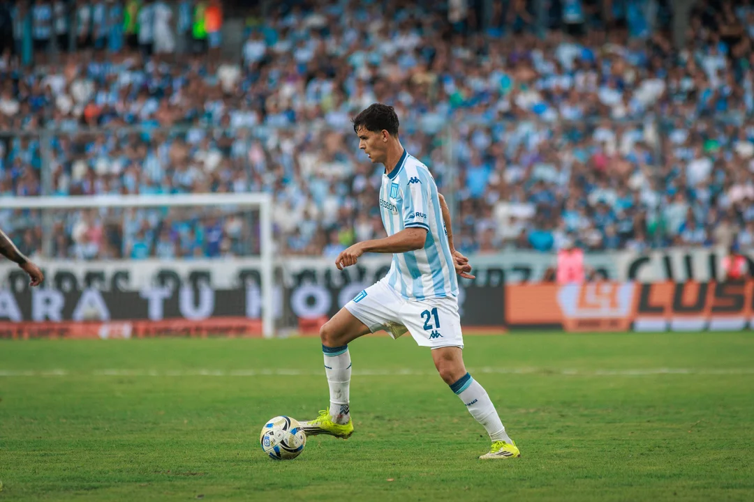 En Racing, Valentín Carboni se rompió los ligamentos y se esfuman sus chances mundialistas