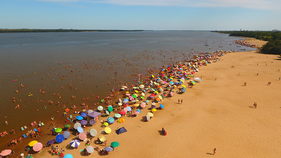 Concepción Del Uruguay Vive El Verano Con El Esplendor De Sus Playas Y