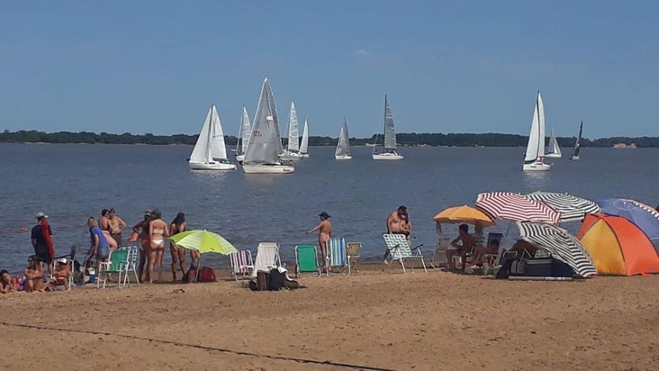 Concepción Del Uruguay Vive El Verano Con El Esplendor De Sus Playas Y