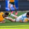Julián Montoya anota un try frente a Australia.