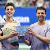 Marcel Granollers y Horacio Zeballos levantan la copa del US Open.