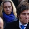 El presidente Javier Milei y detrás, su hermana Karina Milei, secretaria de la Presidencia.