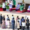 El papa León XIV celebró la misa dominical en la Plaza de San Pedro, que coincidió con la celebración en el Vaticano del Jubileo de los Catequistas.