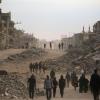 Cientos de miles de palestinos regresan a la devastada ciudad de Gaza.