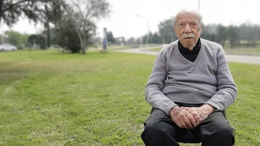 Adolfo Golz. Adolfo Golz.