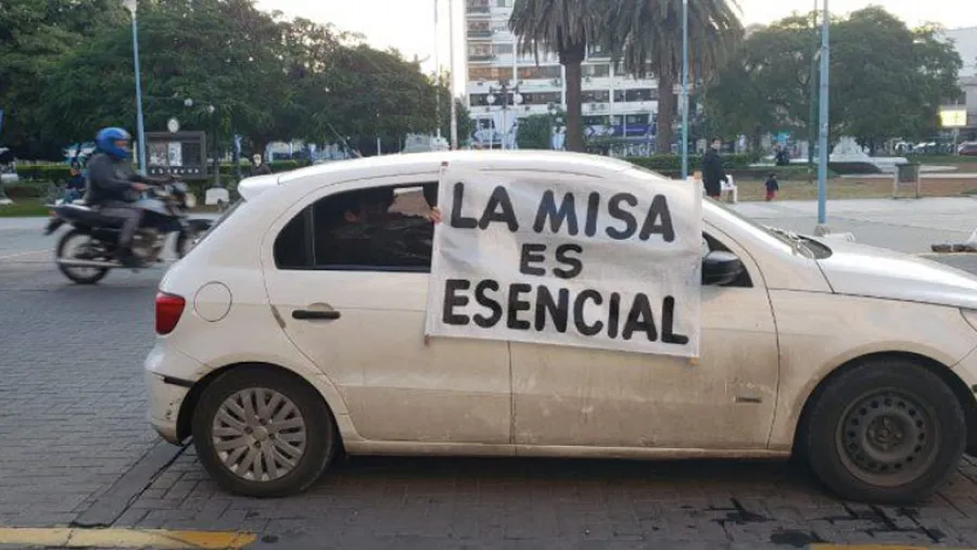 Piden por las misas.