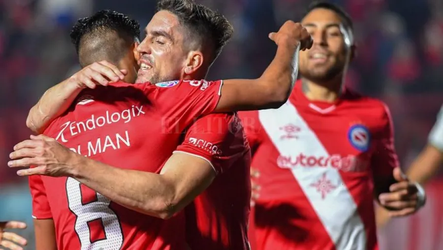 Argentinos Juniors festejó ante Banfield en la reanudación de la Superliga