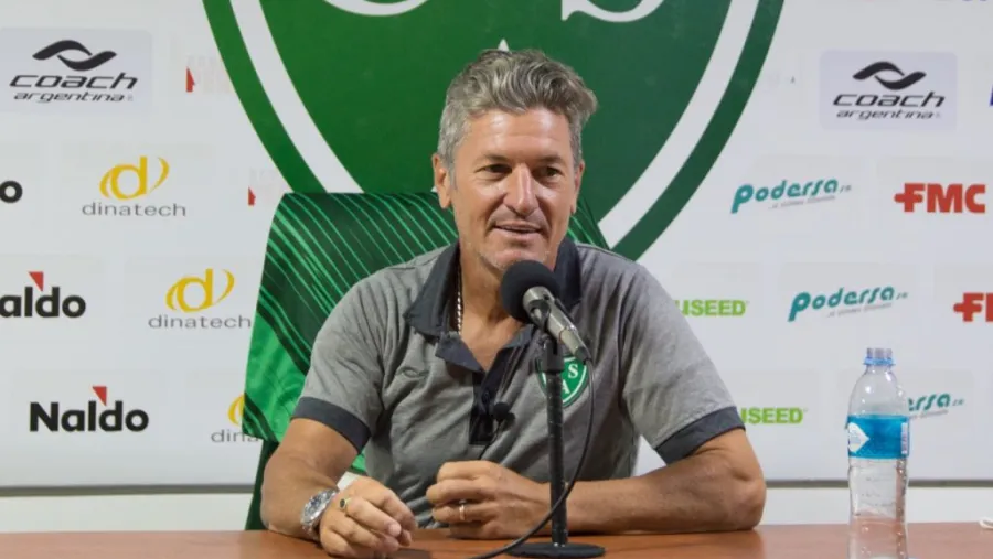 Fútbol: Mario Sciacqua dejó de ser técnico de Sarmiento de Junín