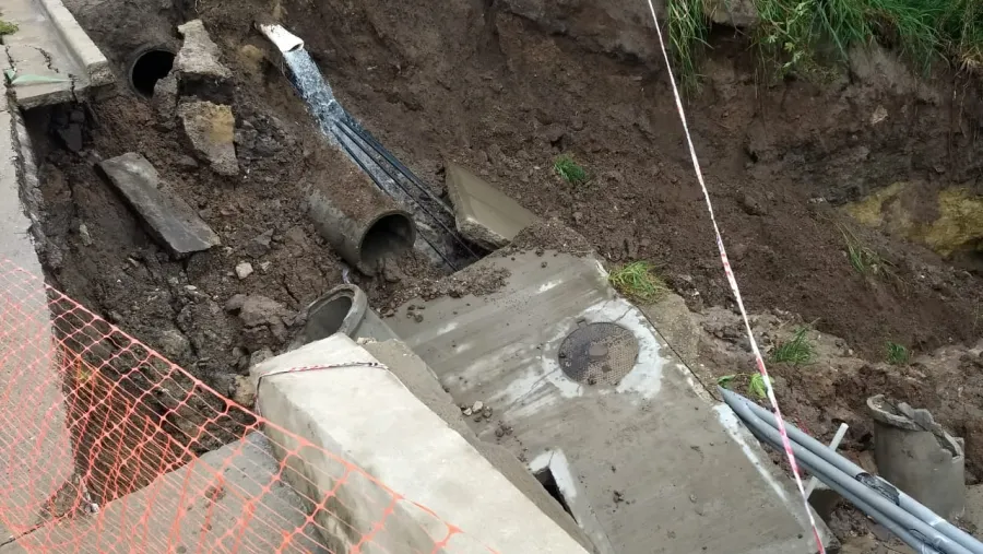 puente calle Moreno desmoronado (Foto: Facebook Andrea Camejo)