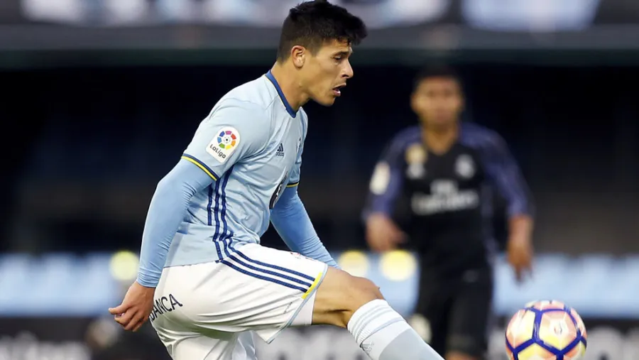 Fútbol: el entrerriano Roncaglia no viajó a Alemania y su futuro es incierto Fútbol: el entrerriano Roncaglia no viajó a Alemania y su futuro es incierto