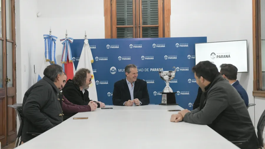 Adán Bahl brindó reconocimiento a Estudiantes, campeón del Torneo Regional del Litoral