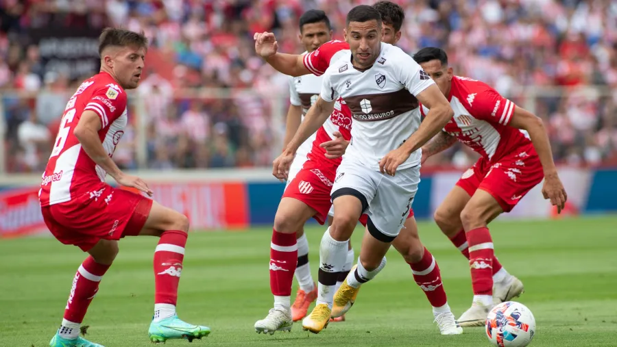 Platense sorprendió a Unión y le arruinó el debut a Gustavo Munúa
