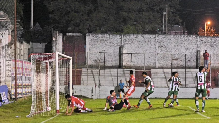 Fútbol: Atlético Paraná consiguió un valioso triunfo y algo de aire en el Torneo Federal A