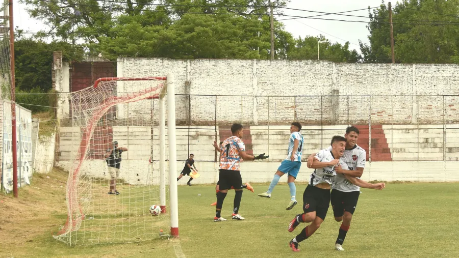 Tras 16 años, Patronato se consagró campeón de la Liga Paranaense de Fútbol Tras 16 años, Patronato se consagró campeón de la Liga Paranaense de Fútbol