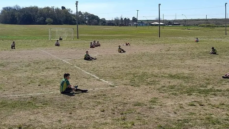 Fútbol: los Preinfantiles sufrieron la falta de árbitros en la Liga Paranaense Fútbol: los Preinfantiles sufrieron la falta de árbitros en la Liga Paranaense