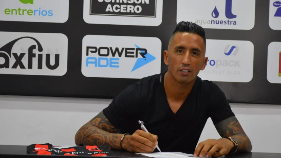 Lucas Barrios: “Vengo a tratar de sumar y ayudar al club para que nos quedemos en Primera”