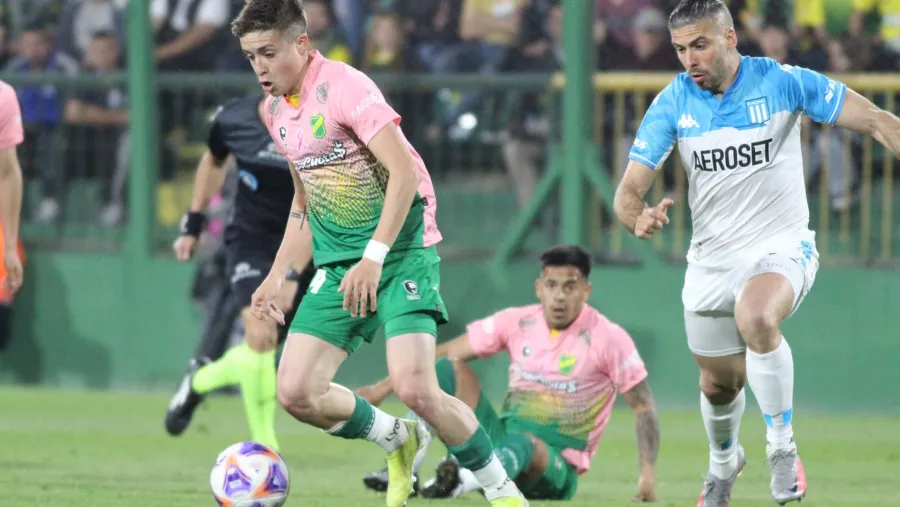 Racing empató a puro gol con Defensa y Justicia y se alejó de la pelea Racing empató a puro gol con Defensa y Justicia y se alejó de la pelea