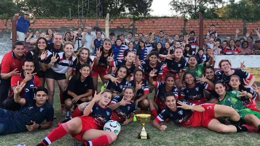 Las chicas de San Benito dieron una nueva vuelta olímpica en la Liga Paranaense de Fútbol
