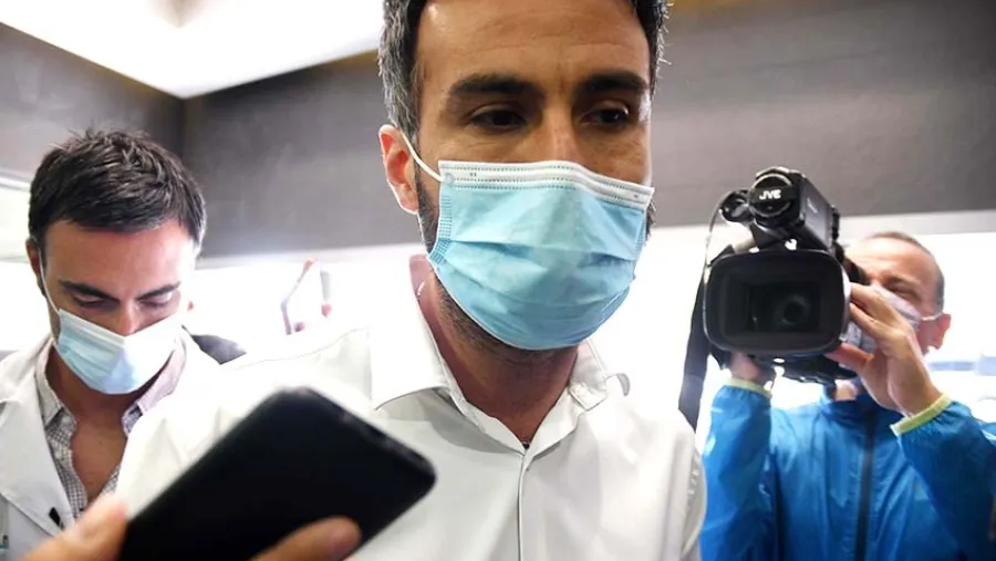 “Diego está sedado y da una buena respuesta neurológica”, indicó Luque